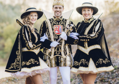 Prinz Oliver I. 2018/2019 aus Eupen mit Martine & Stephanie und Begleitung.